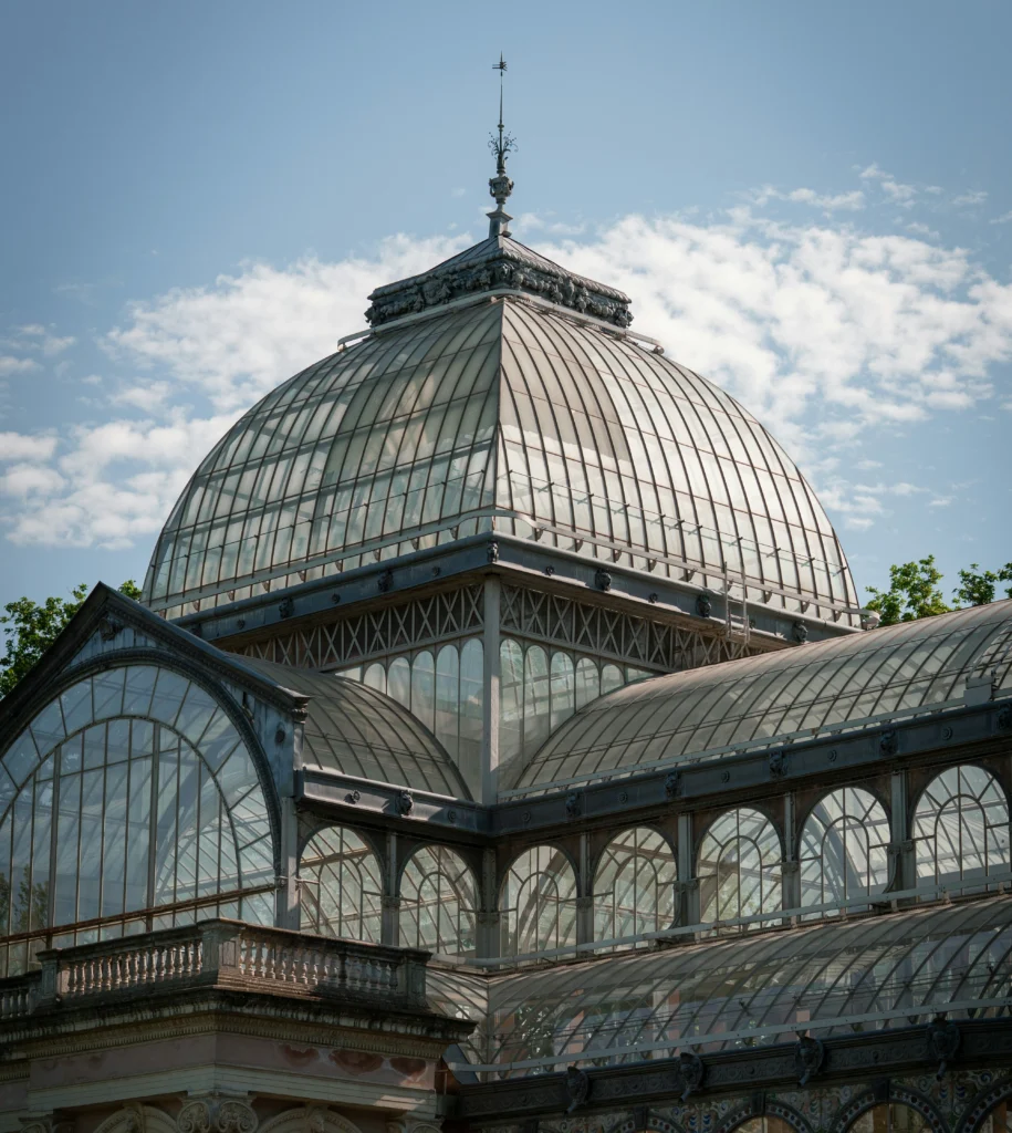 Palacio de Cristal en Madrid, entorno cultural y educativo para estudiantes de MBA de medio tiempo en Madrid.
