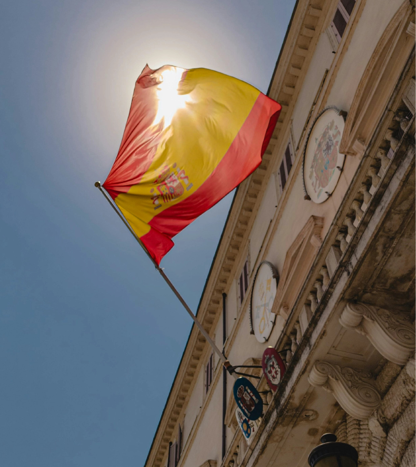 Spanish flag representing studying an MBA in English in Spain