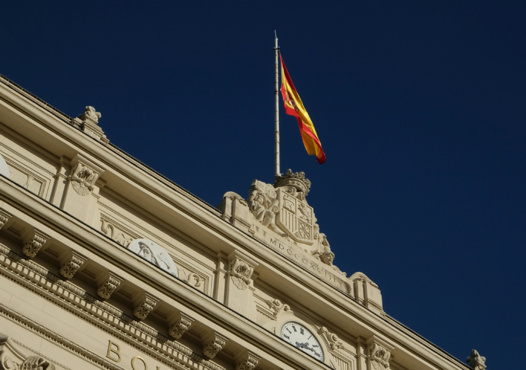 Spanish flag waving in Madrid, representing the international aspect of the Master in Business Administration